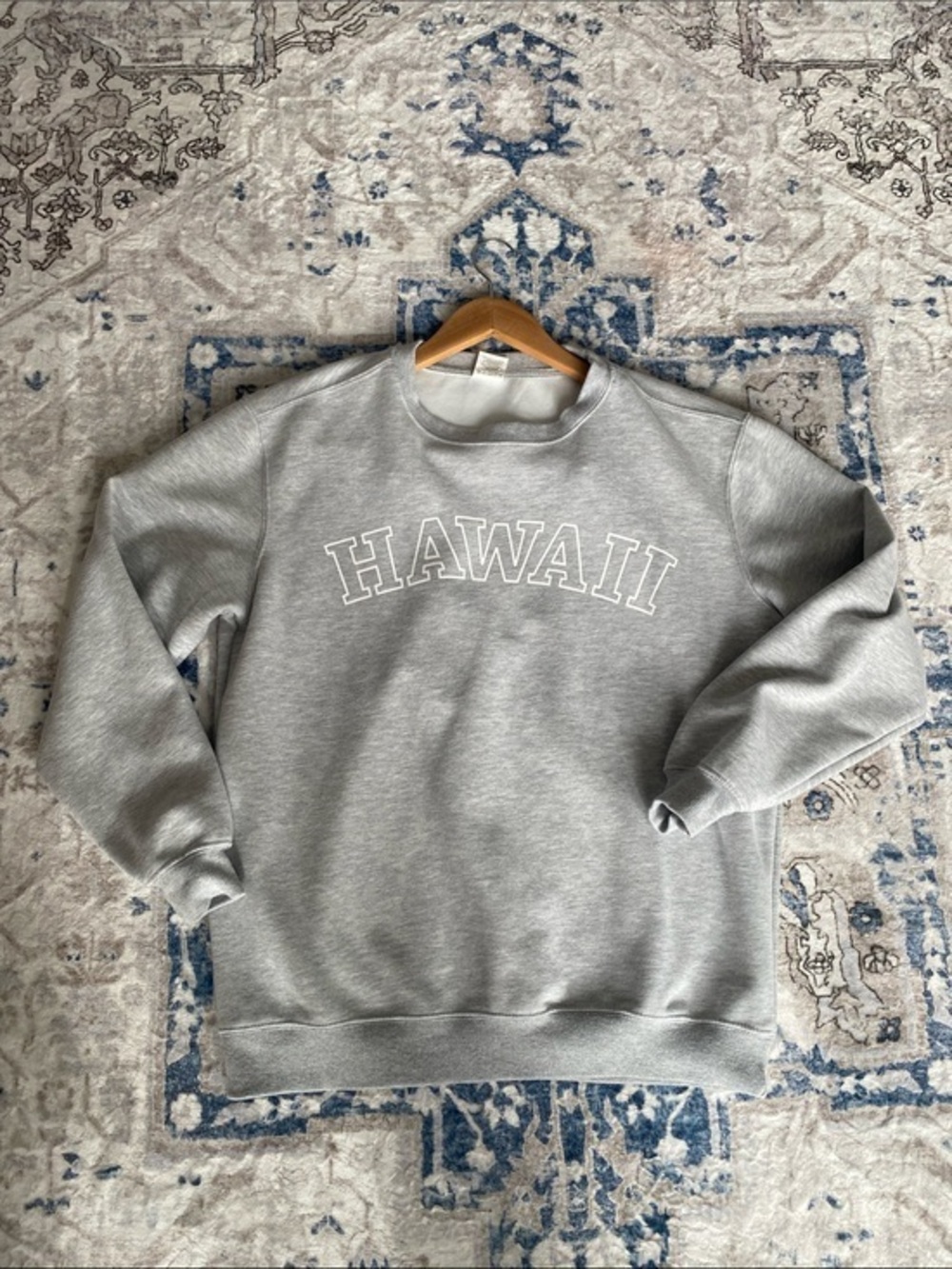 NWOT HAWAII Graphic Crewneck Sweatshirt - Gray